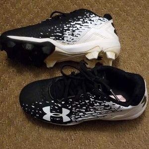 Baseball cleats